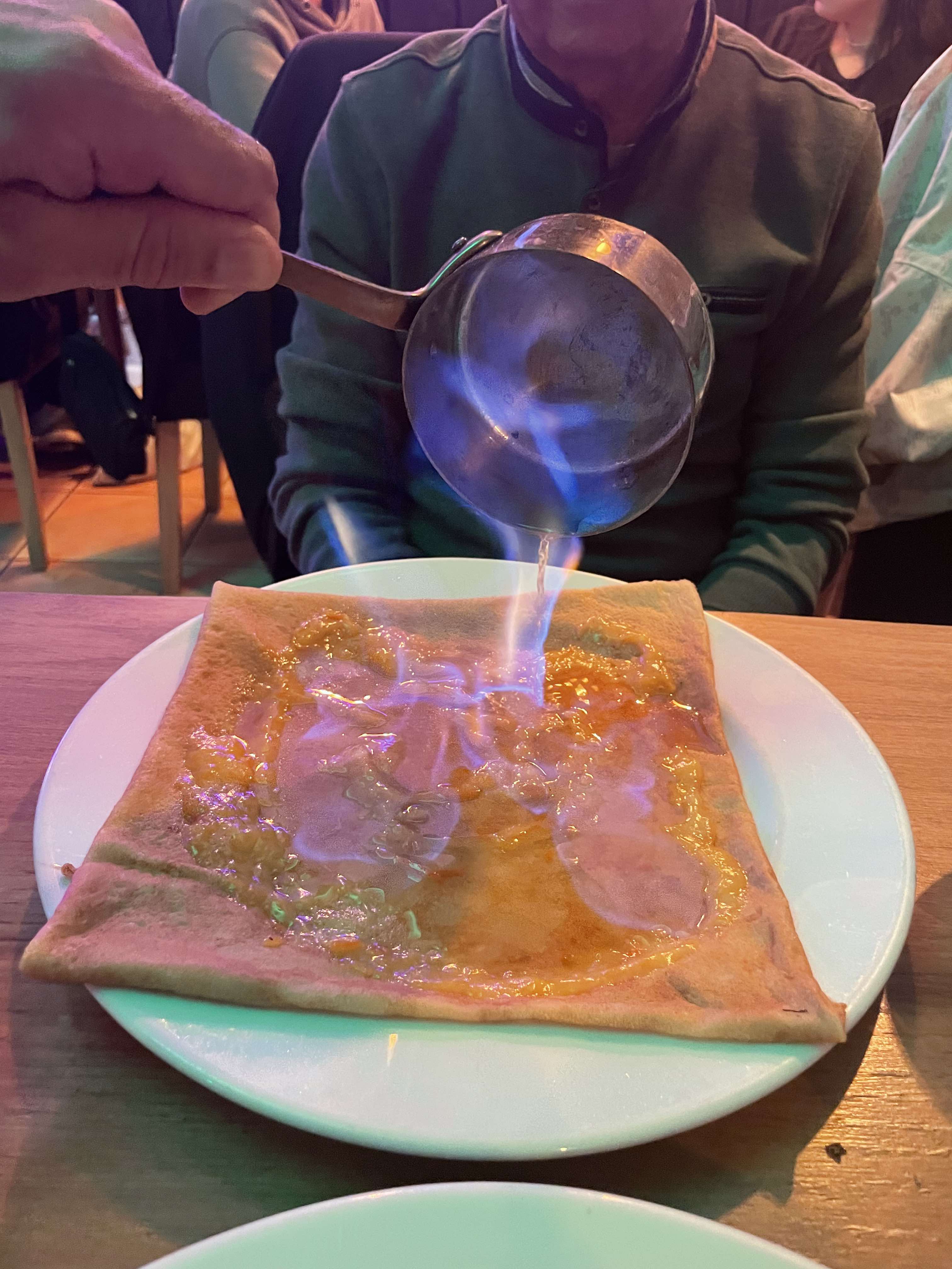 Crêpe Suzette flambée